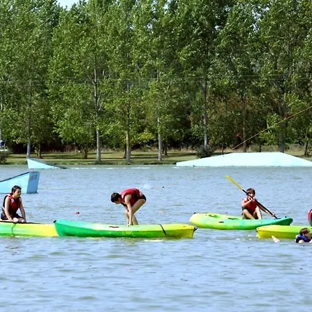 法国之地度假屋 - 蒙孔图尔活动公园 假日公园 Moncontour (Vienne)