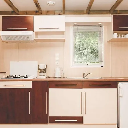 法国之地度假屋 - 蒙孔图尔活动公园 假日公园 Moncontour (Vienne)