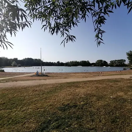 法国之地度假屋 - 蒙孔图尔活动公园 3* Moncontour (Vienne)