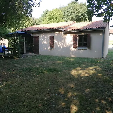 法国之地度假屋 - 蒙孔图尔活动公园 假日公园 Moncontour (Vienne)