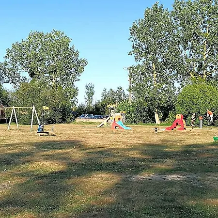 ホリデーパーク Terres De France - Active Park Moncontour