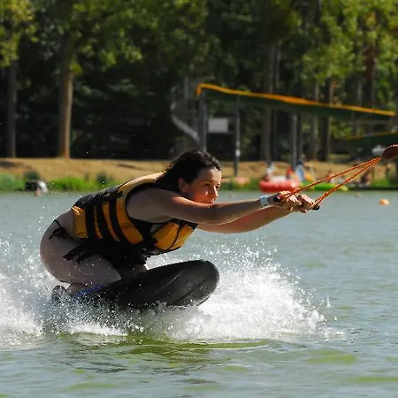 假日公园 法国之地度假屋 - 蒙孔图尔活动公园