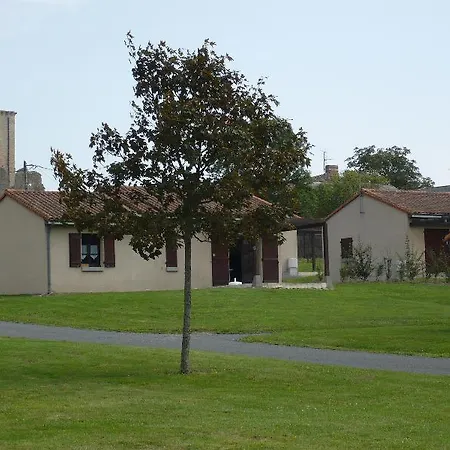 法国之地度假屋 - 蒙孔图尔活动公园 假日公园 Moncontour (Vienne)