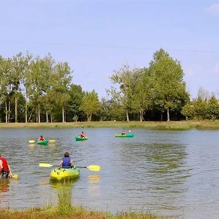 法国之地度假屋 - 蒙孔图尔活动公园 假日公园 Moncontour (Vienne)