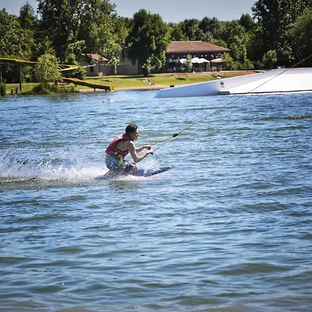 法国之地度假屋 - 蒙孔图尔活动公园 3*