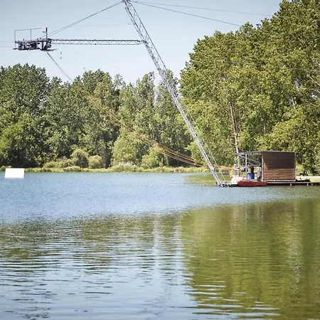 假日公园 法国之地度假屋 - 蒙孔图尔活动公园 3*