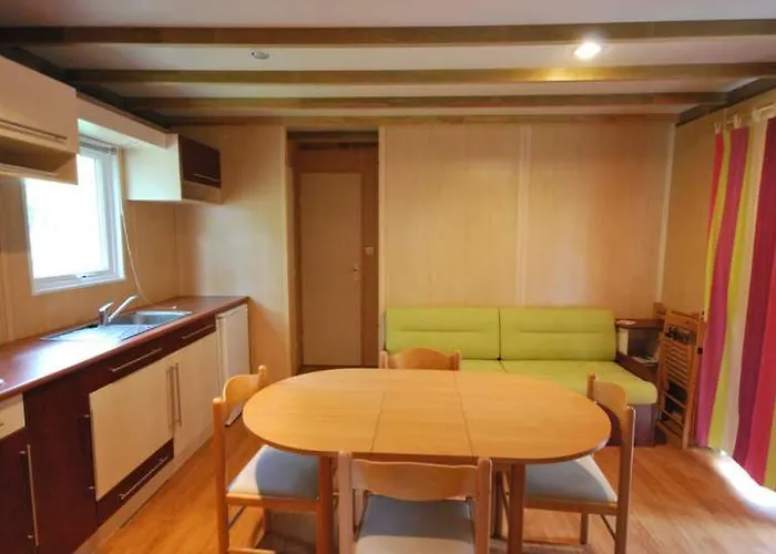 Aldeamento Turístico Terres De France - Active Park Moncontour (Vienne)